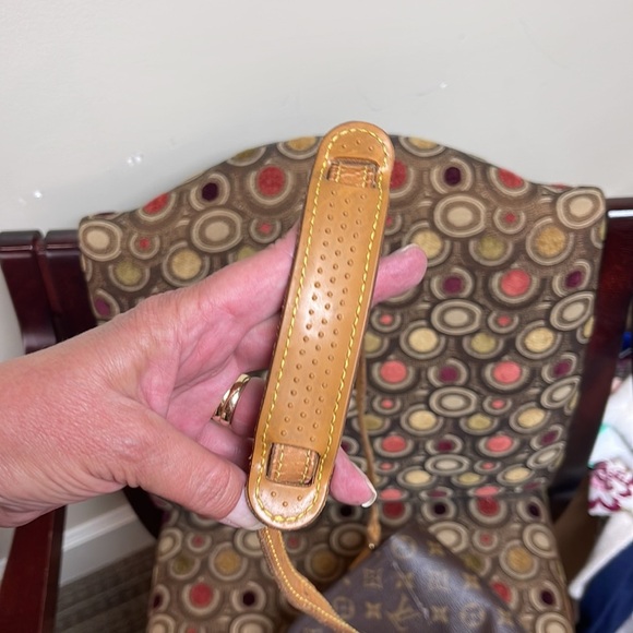 Louis Vuitton St Cloud - Picture 11 of 16